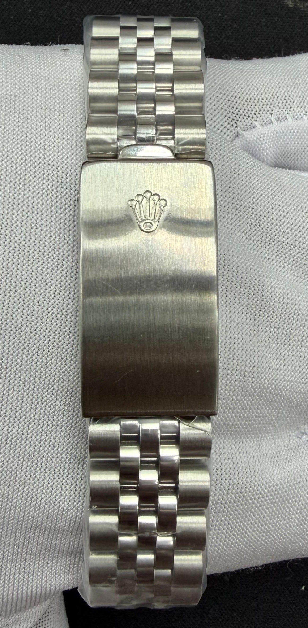Rolex Oysterdate 34mm Stainless Steel Silver Dial