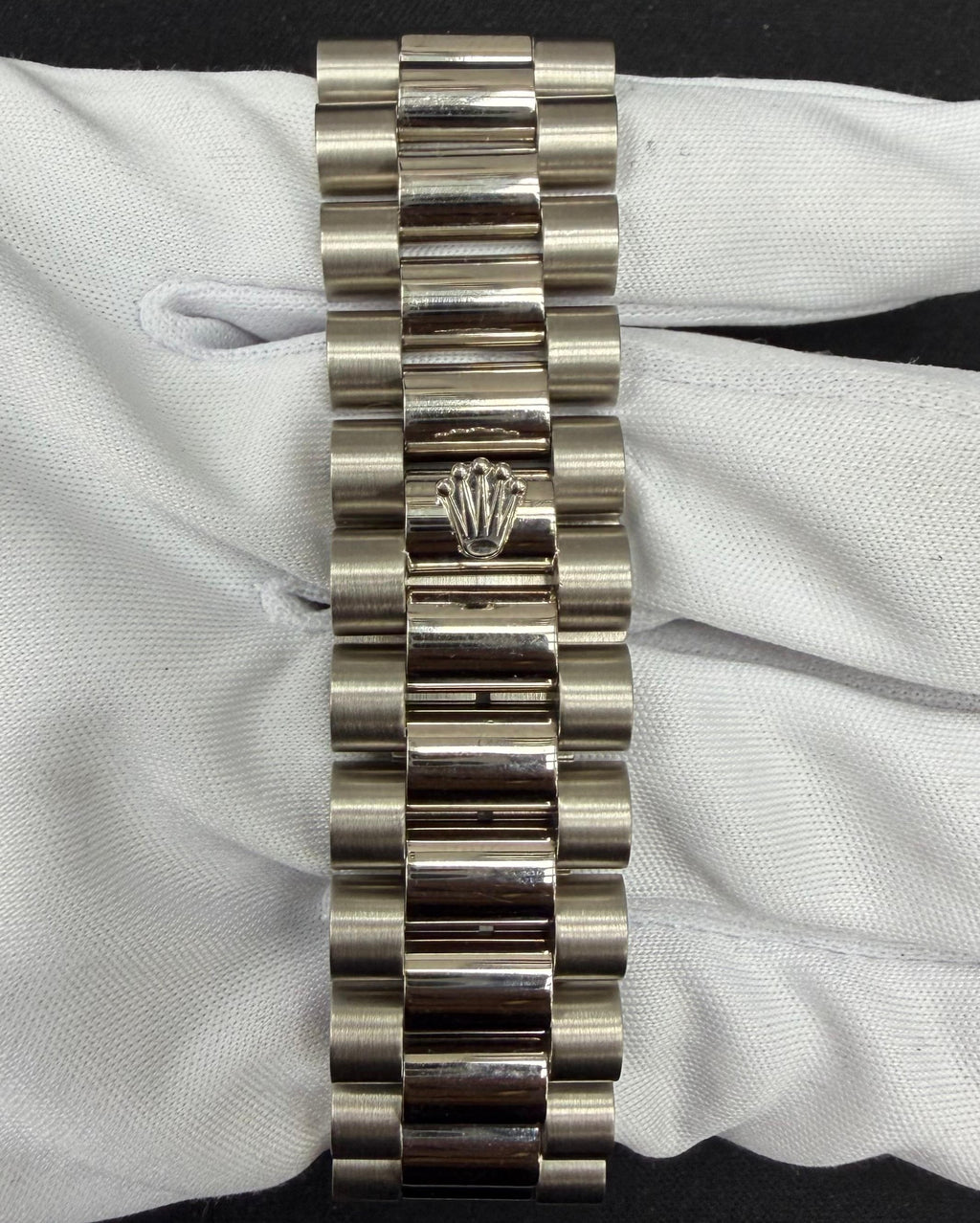 Rolex Day-Date 36mm 18K White Gold Silver Diamond Dial Ref. 18239G