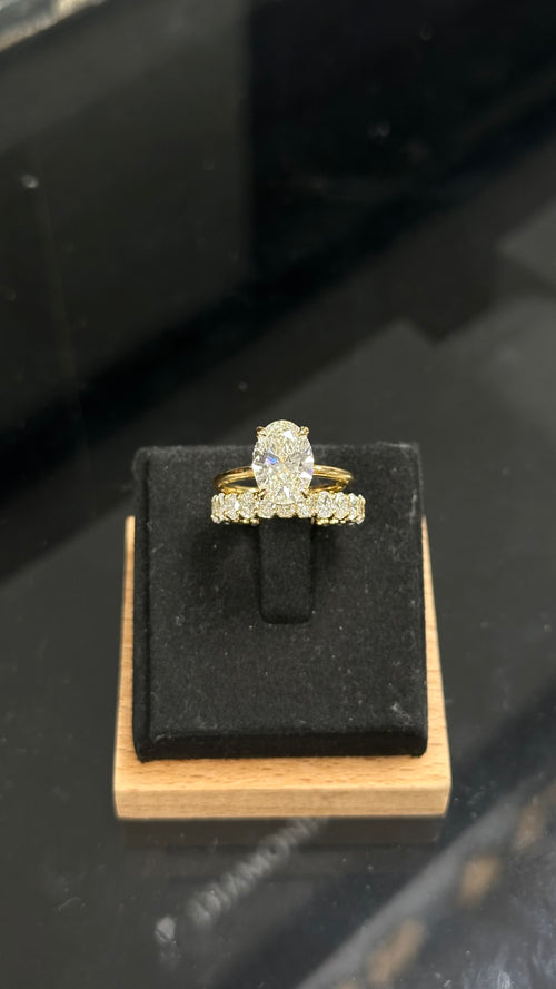 Oval Engagement Ring Set